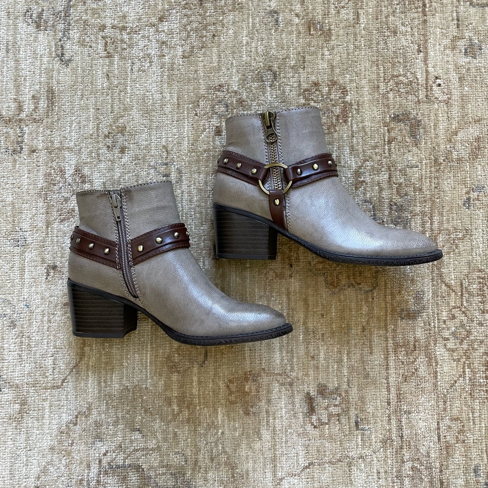 Gorgeous moto cowboy boots by Sonoma size 6.  Gray color. NWT